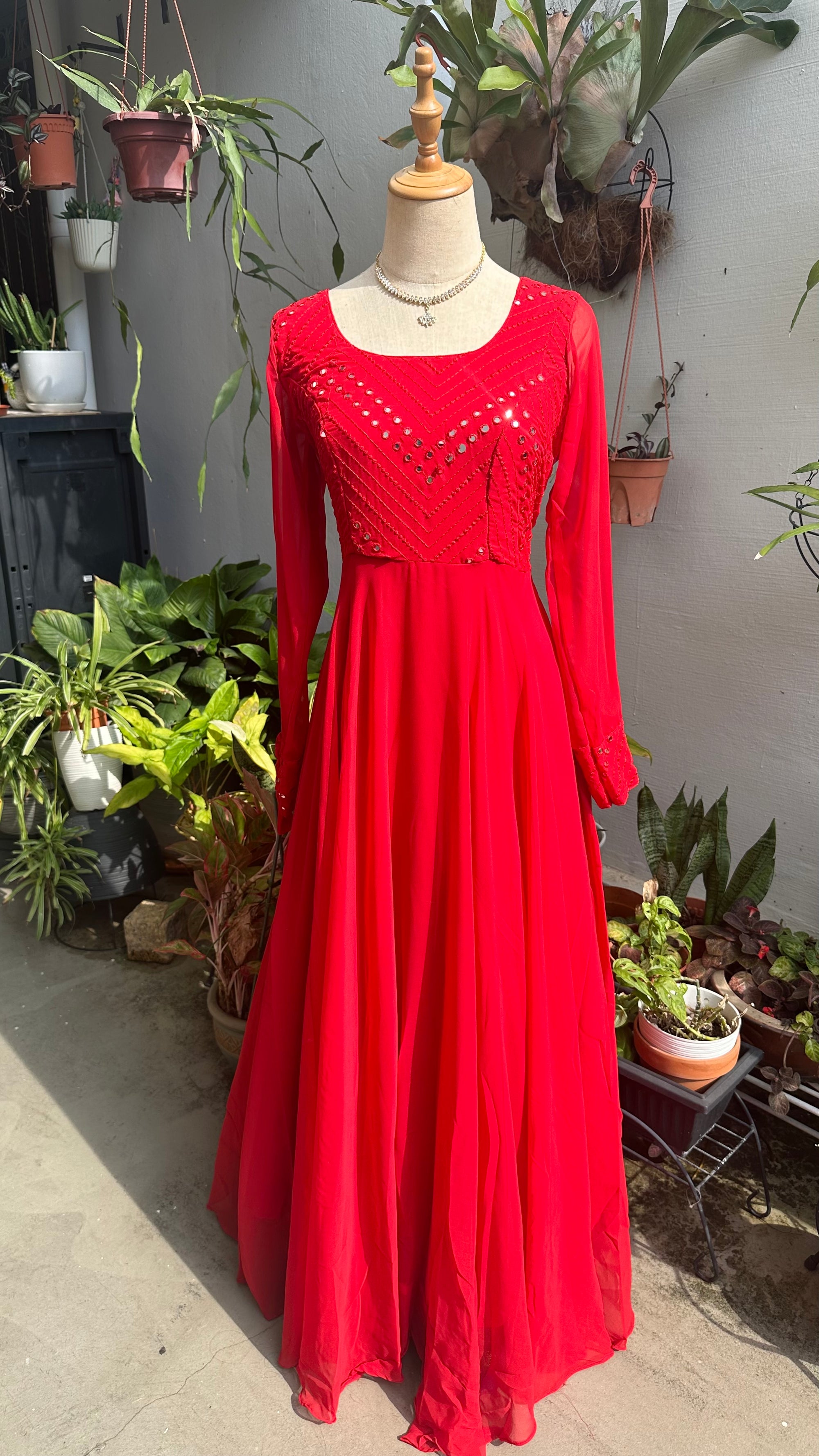 Leesha - Red
