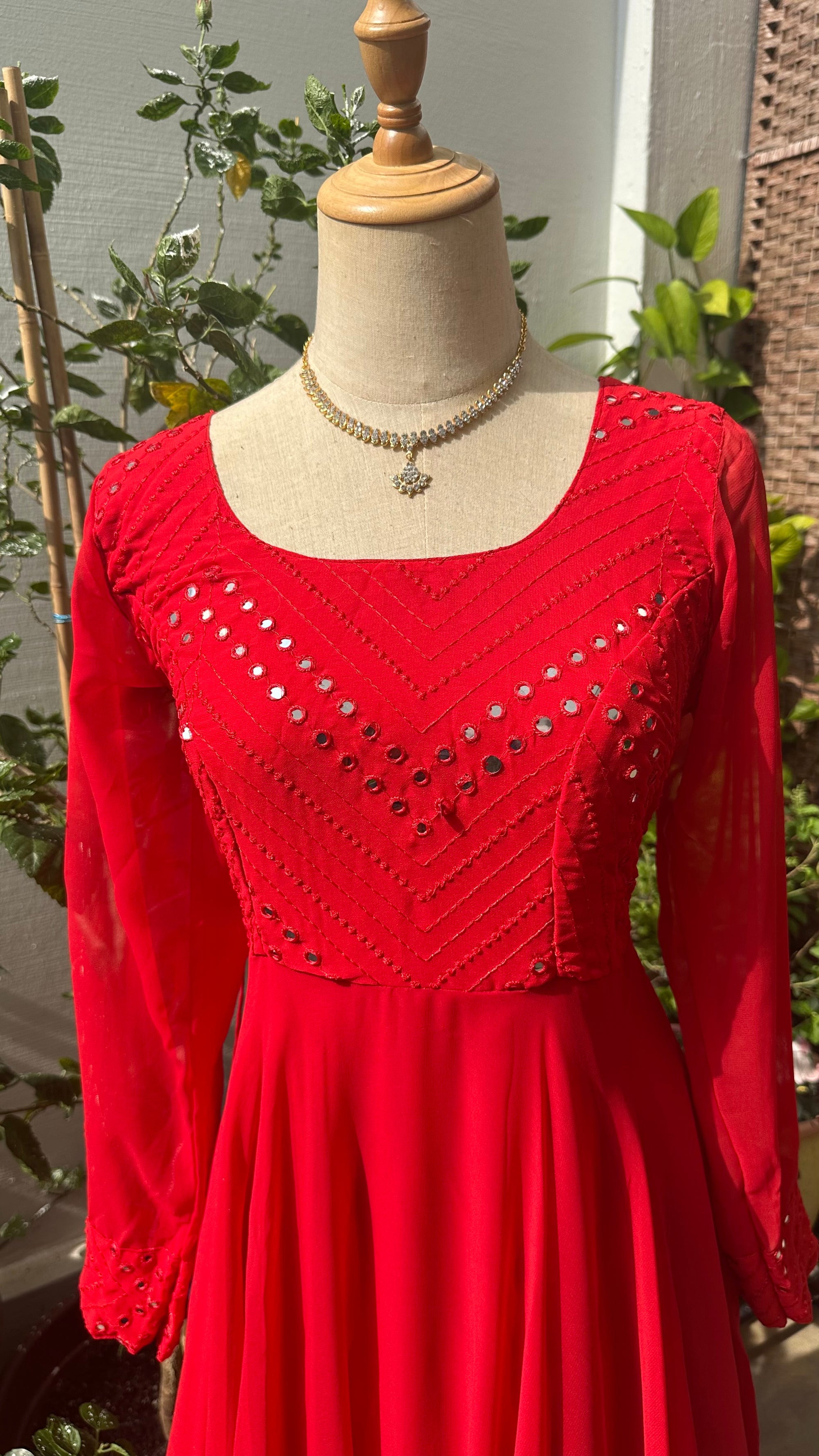 Leesha - Red