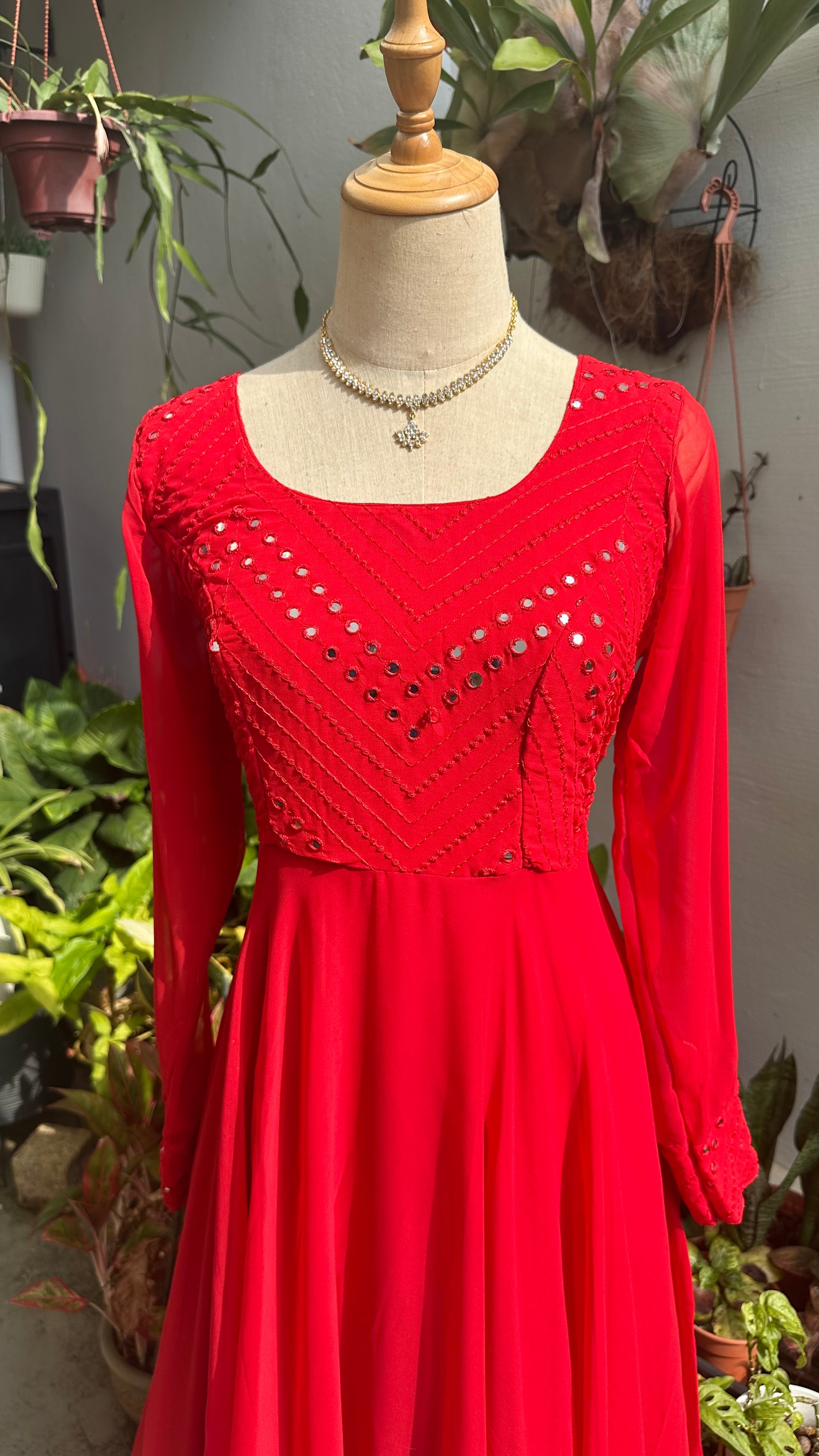 Leesha - Red