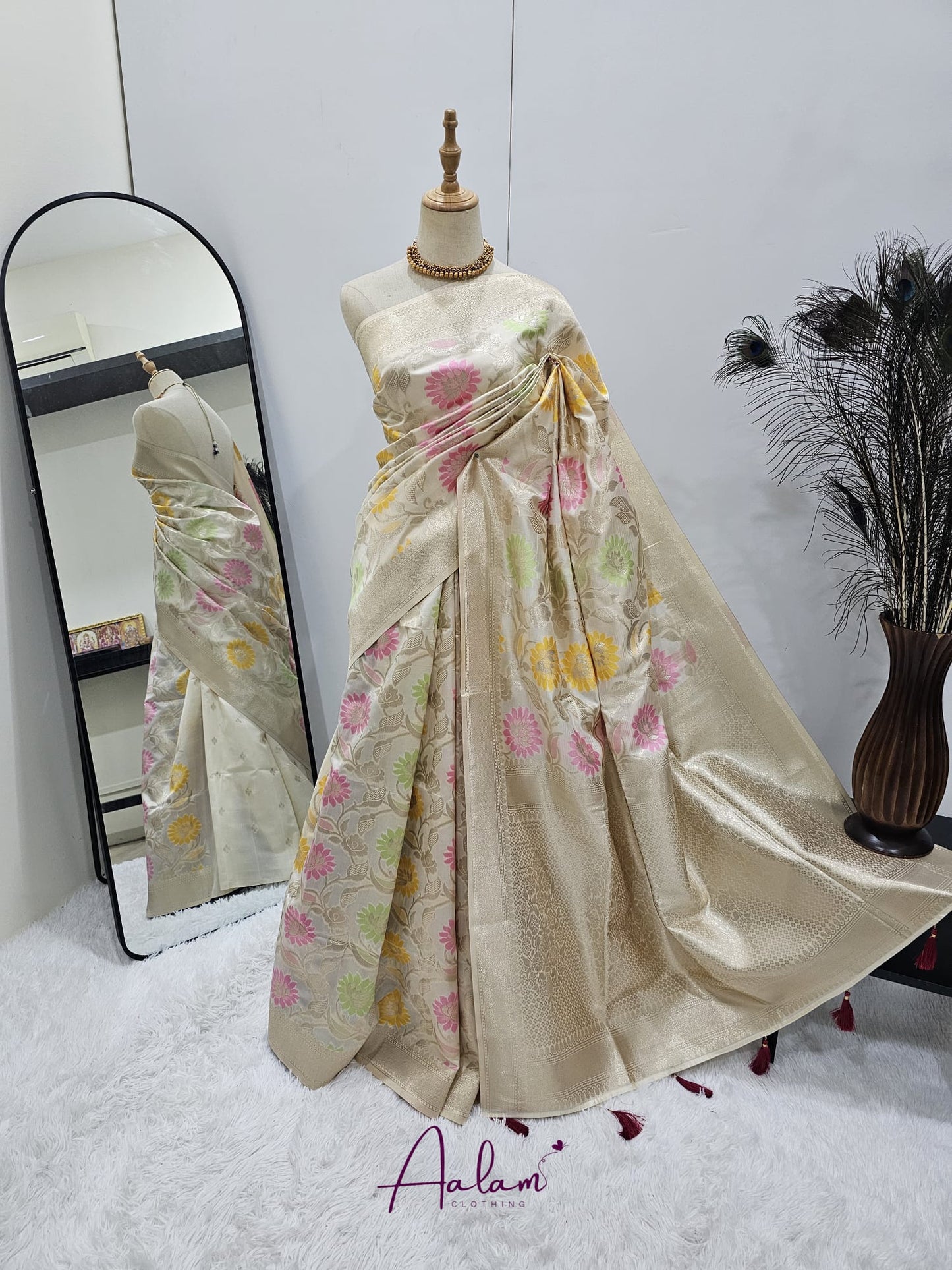 Banrasi Floral Saree - Cream