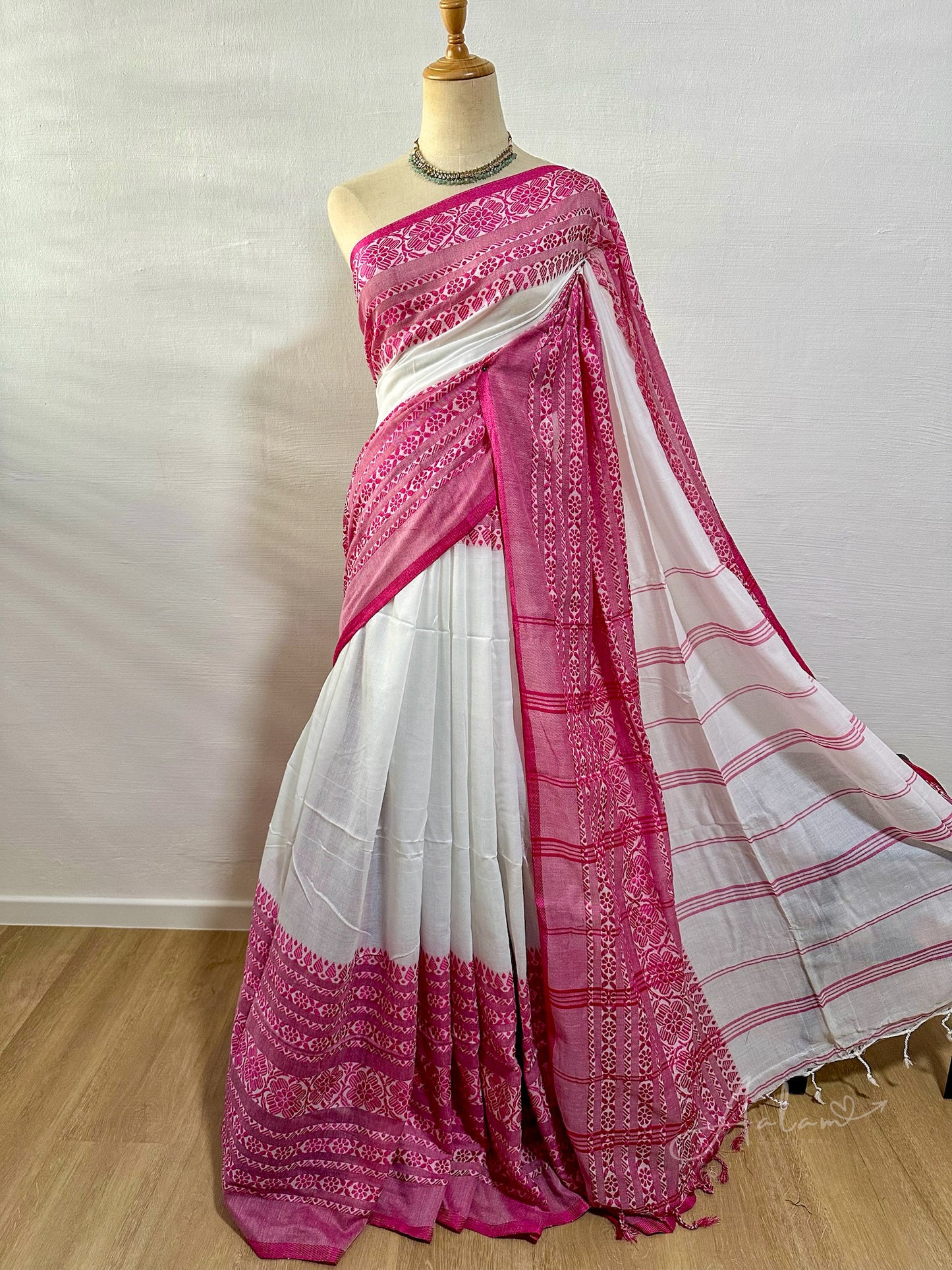 Handloom Mercerized Cotton Saree – White & Pink