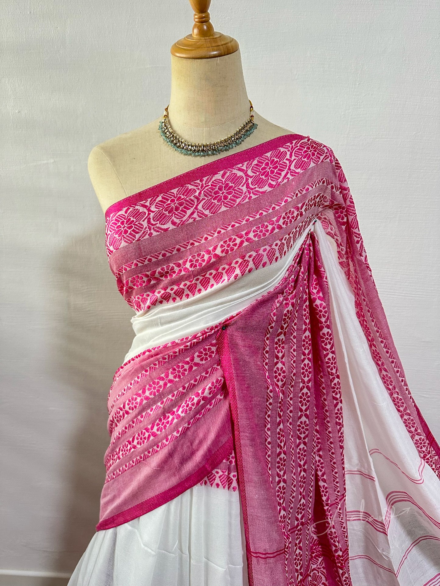 Handloom Mercerized Cotton Saree – White & Pink