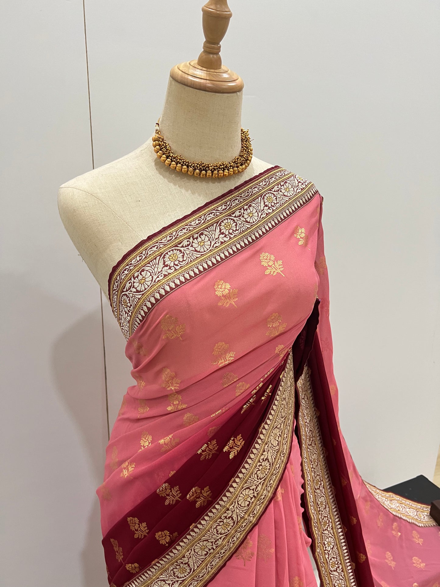 Georgette Ombre Floral Foil Print Saree - Pink & Red