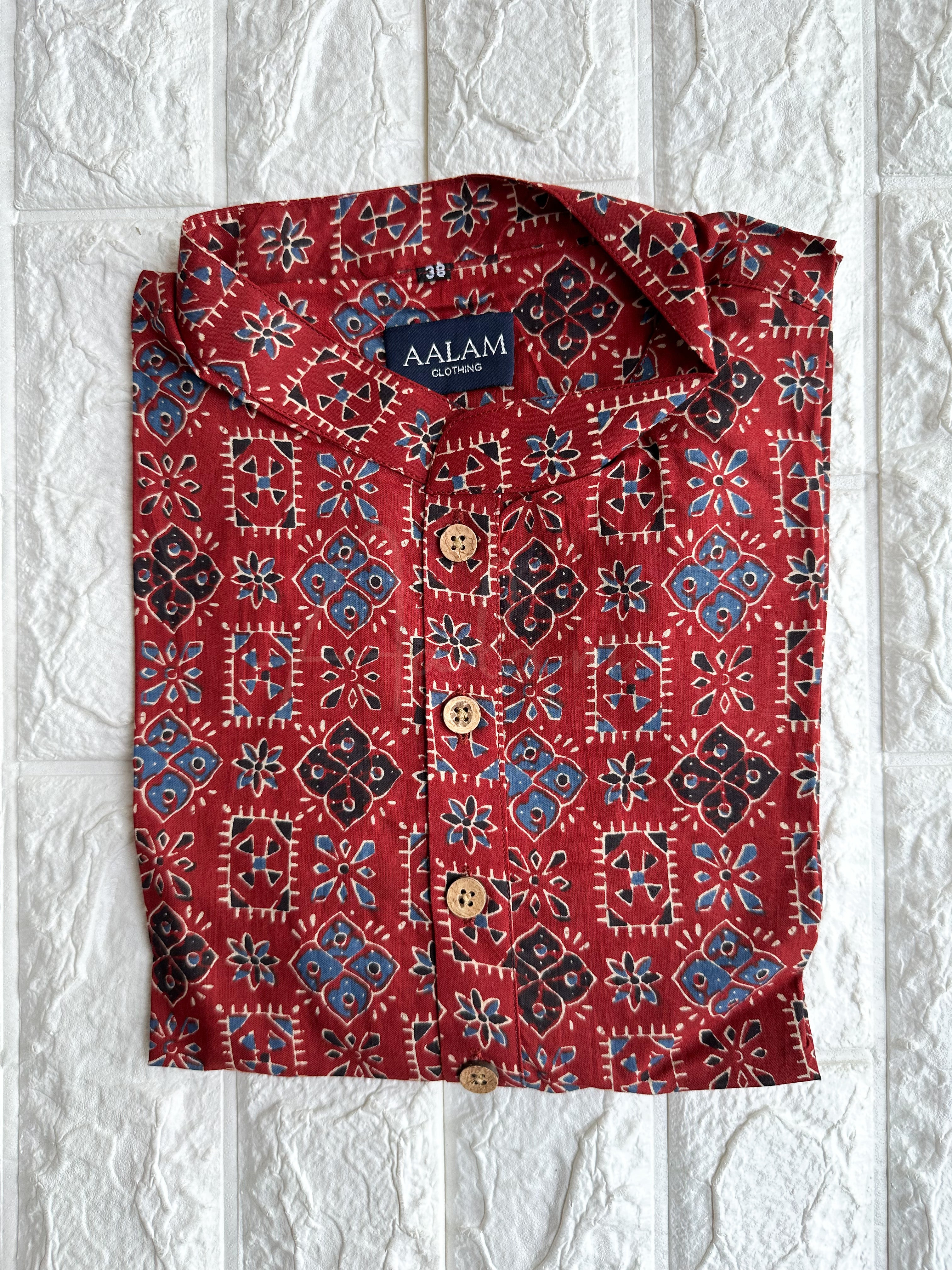 Men Short Sleeve Kurta - Maroon Geometric
