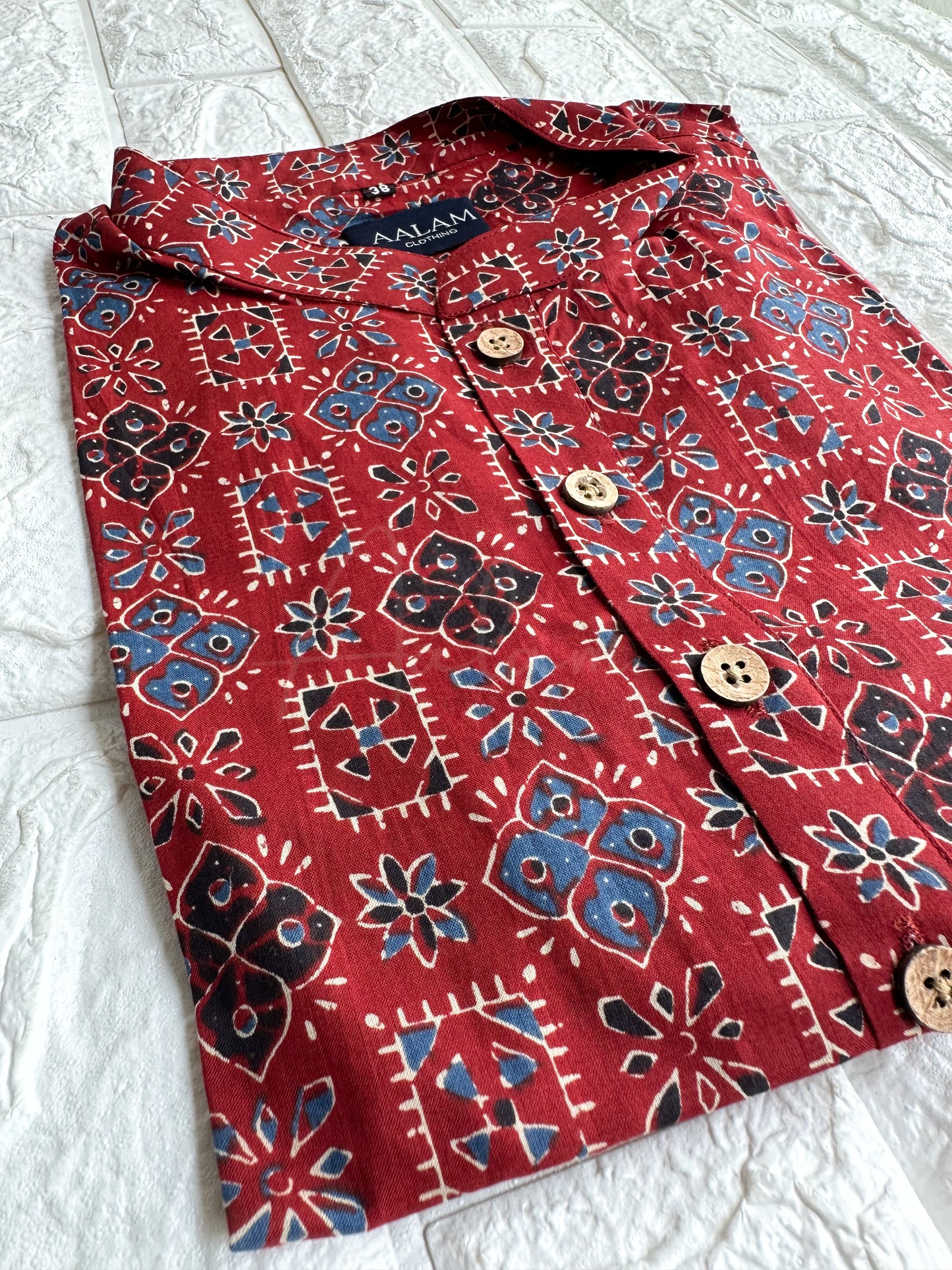 Men Short Sleeve Kurta - Maroon Geometric