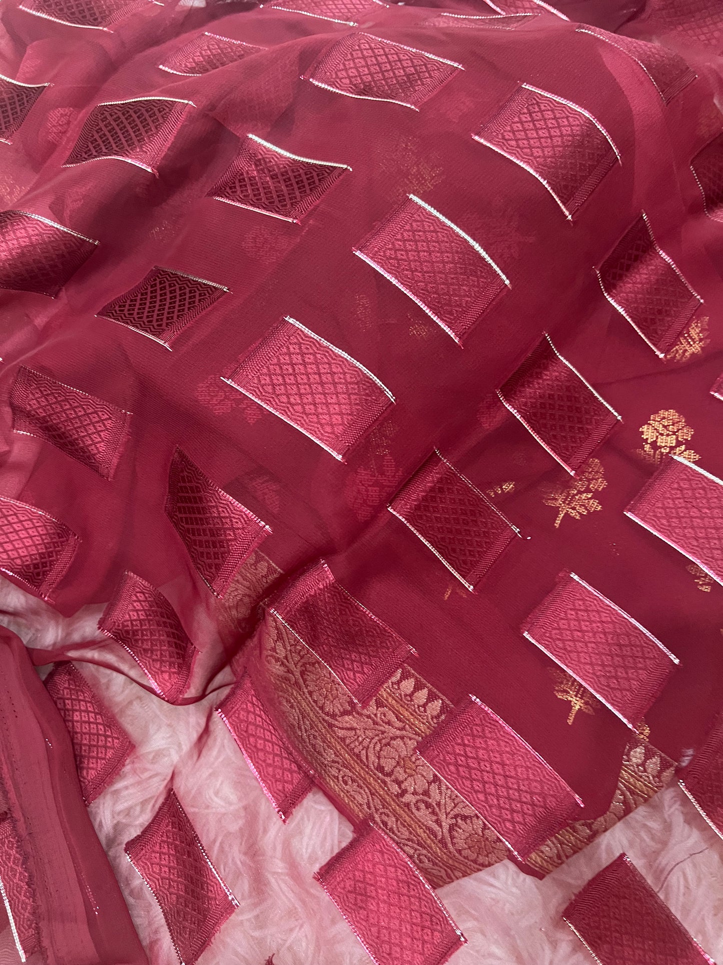 Georgette Ombre Floral Foil Print Saree - Pink & Red