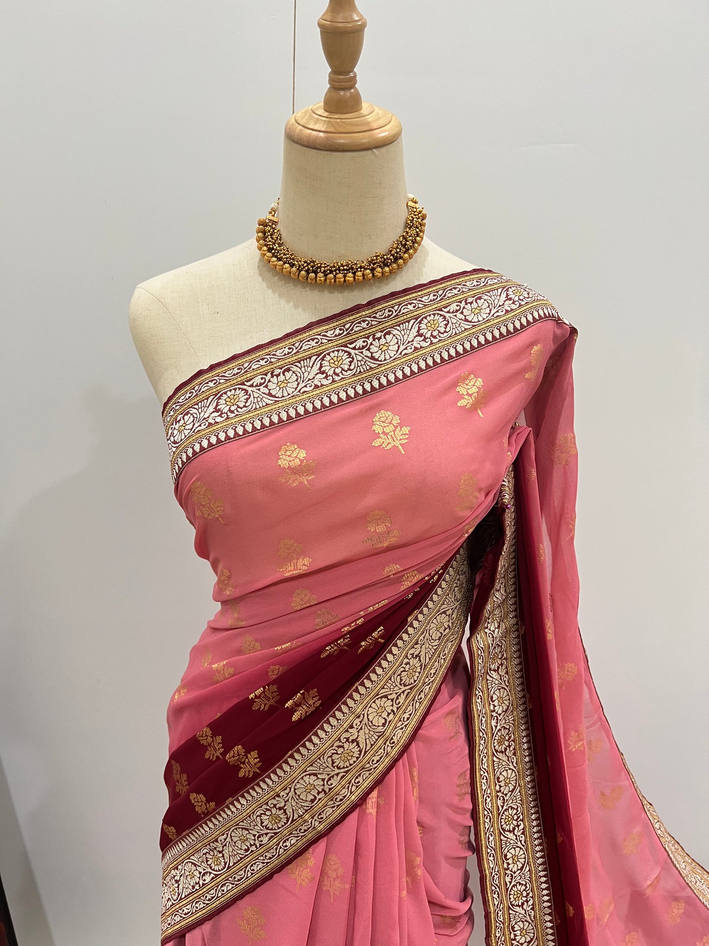 Georgette Ombre Floral Foil Print Saree - Pink & Red